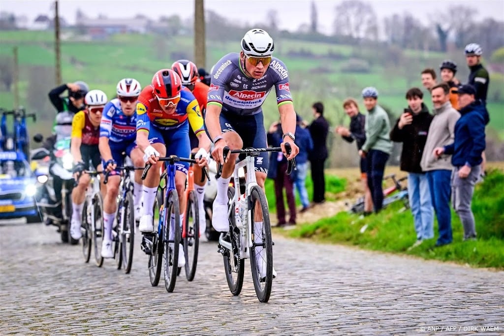 Van der Poel opnieuw oppermachtig in E3 Saxo Classic
