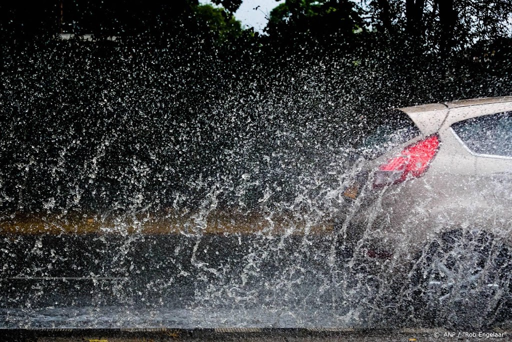 Regen kan na lange droogte tot gladde wegen leiden