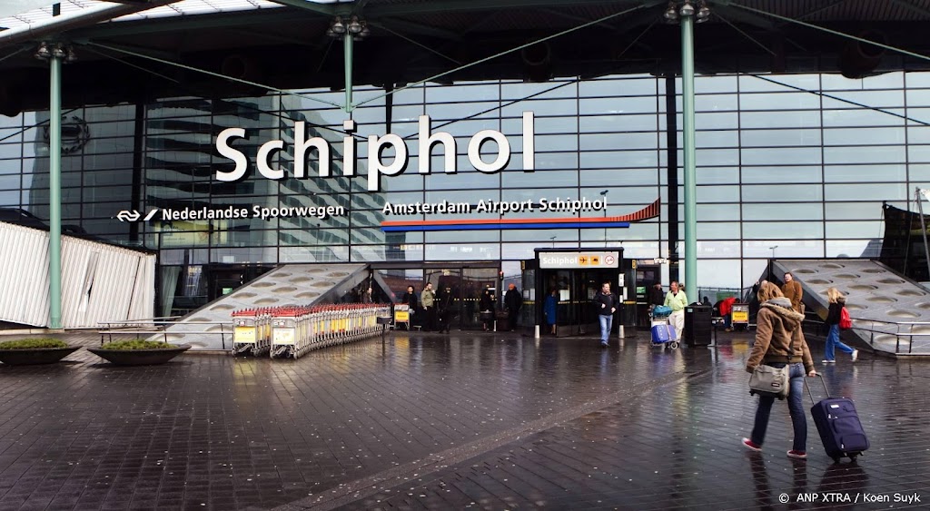 KLM schrapt vluchten na oproep drukte te voorkomen op Schiphol 