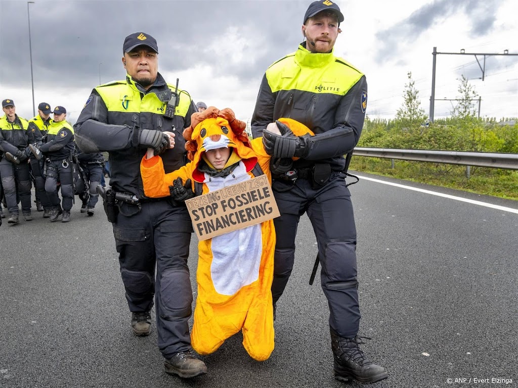 Alle klimaatactivisten weer vrij na XR-blokkade in Amsterdam