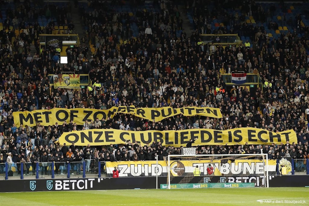 Fans van gedegradeerde Vitesse zien hun club niet verloren gaan