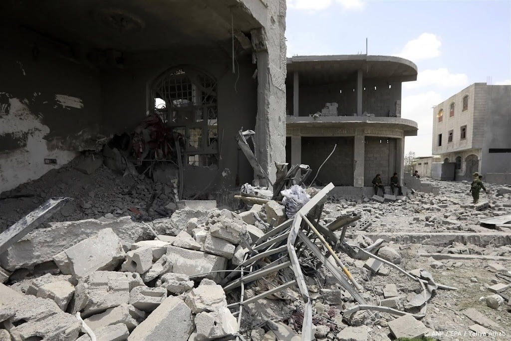 Tientallen doden gemeld na bombardement migrantencentrum Jemen