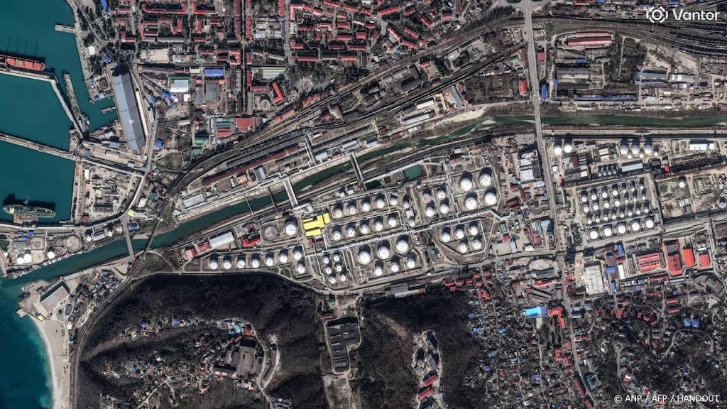 Brand na aanval op Russische olieraffinaderij Toeapse