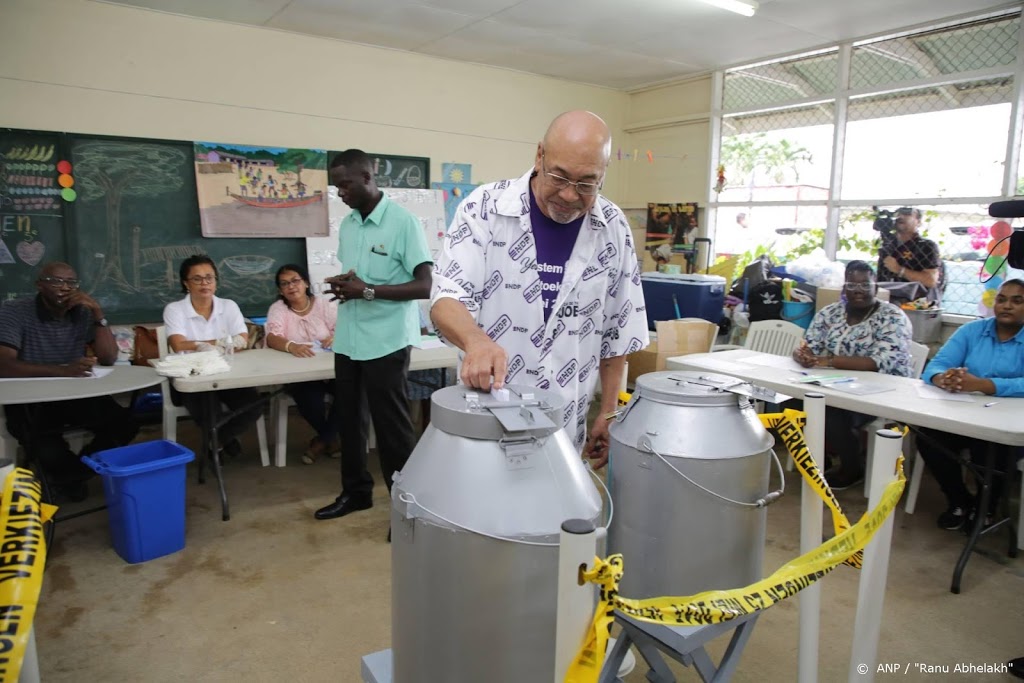 President Bouterse wil hertelling stemmen Suriname