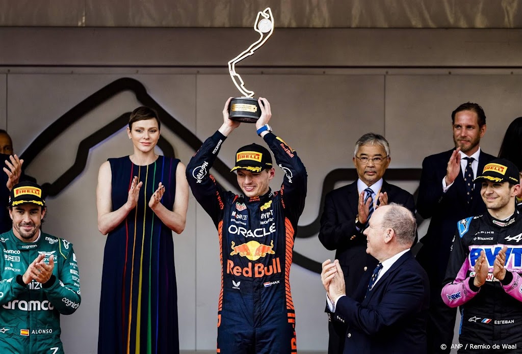 Verstappen houdt ook in de regen het hoofd koel in Monaco