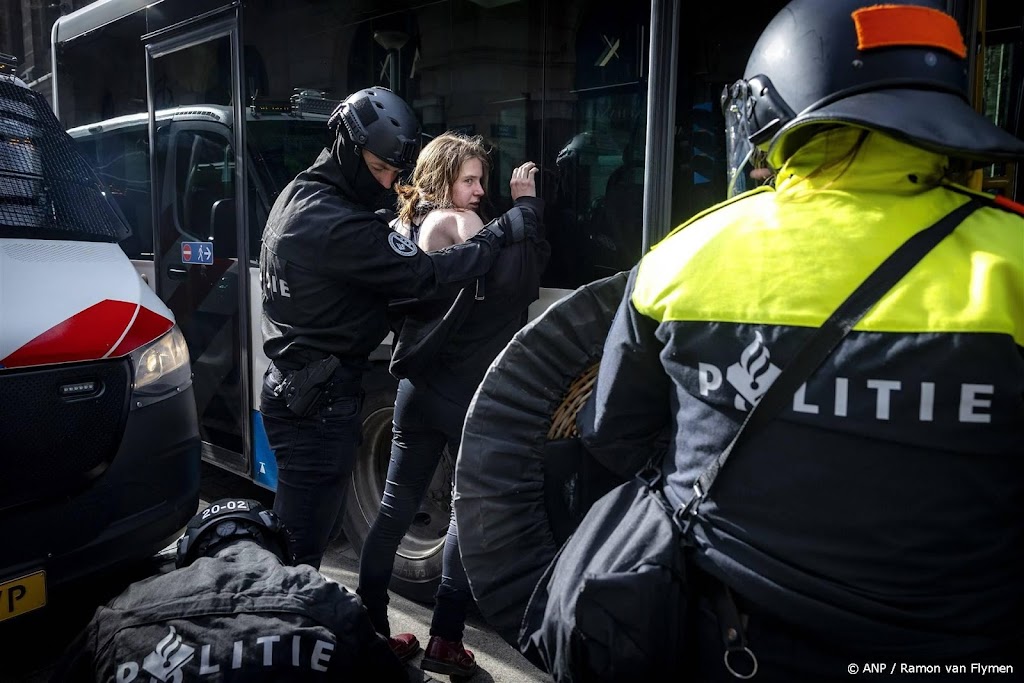 73 mensen gearresteerd bij tegendemonstratie Amsterdam
