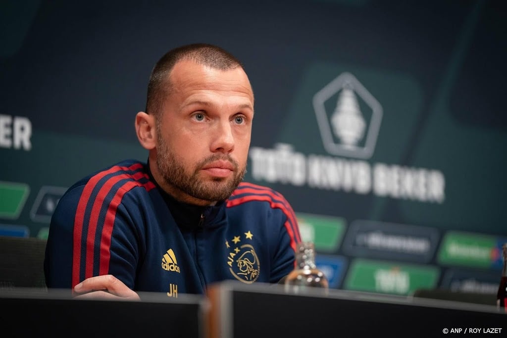 Ajax ziet Heitinga als topkandidaat voor trainerschap