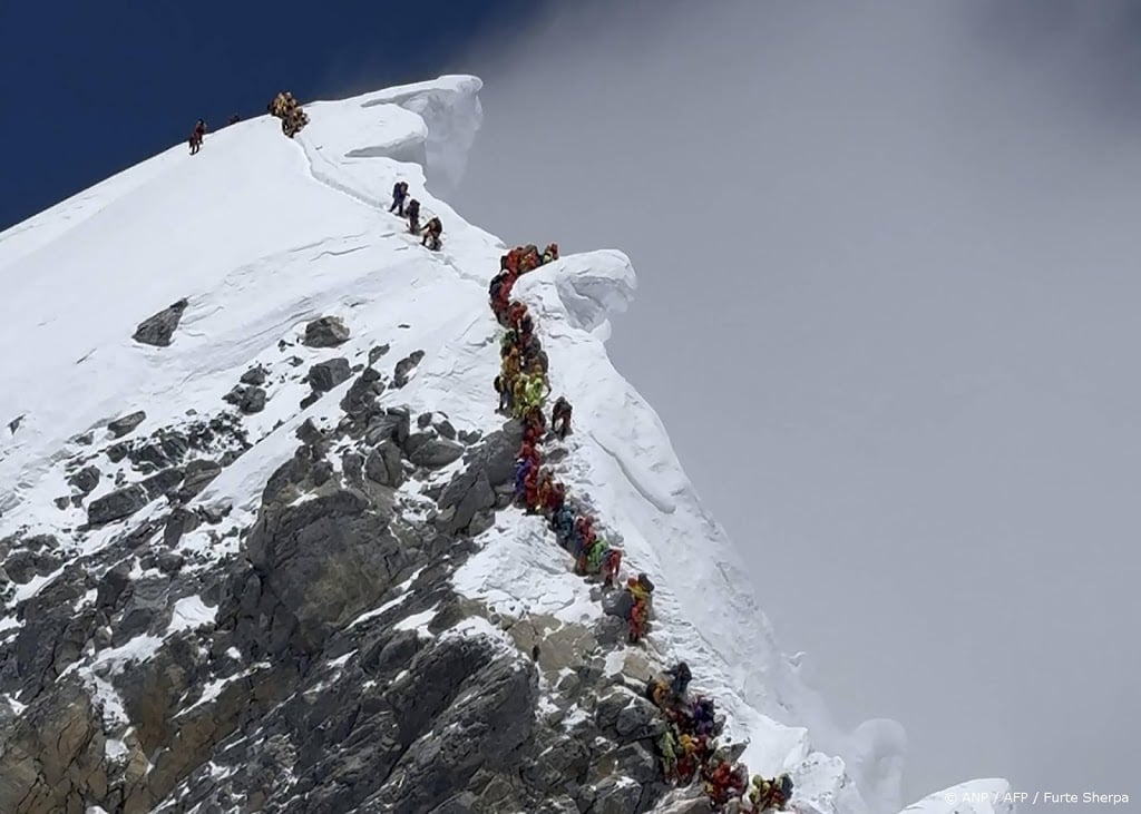 Amerikaan claimt recordsnelle beklimming van Mount Everest