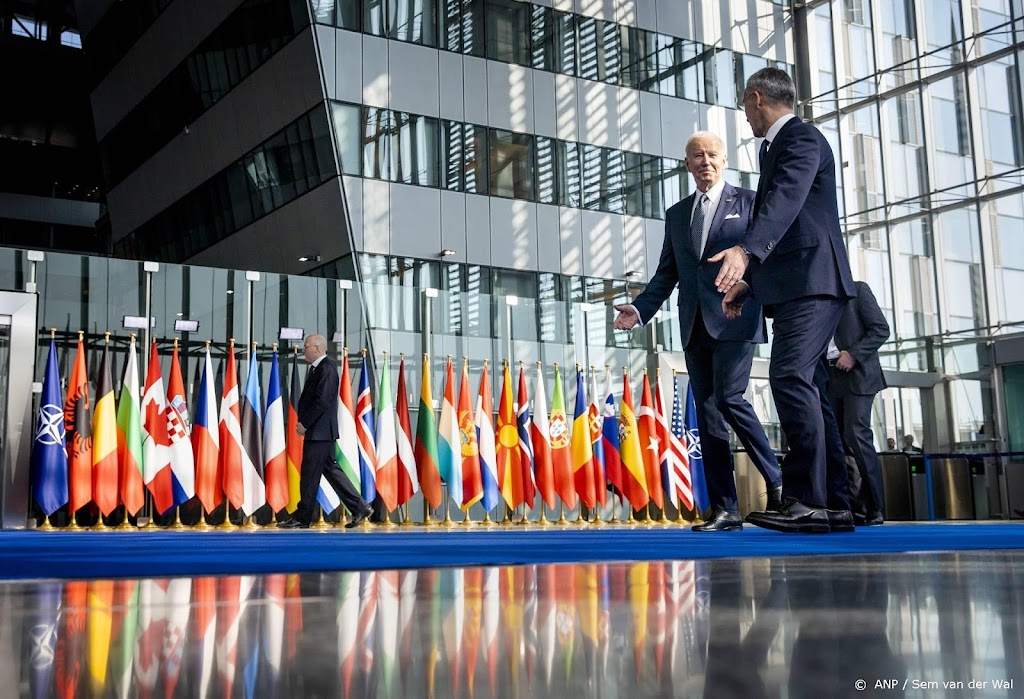 NAVO-leiders bijeen over nieuw gevaar en nieuwe leden