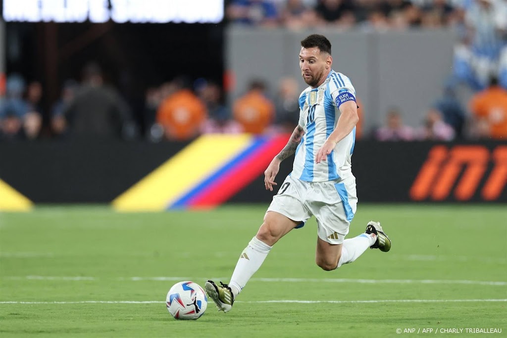 Messi slaat training over met spierblessure en mist mogelijk duel