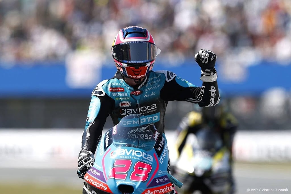 Spaanse tiener Quiles boekt bij TT Assen zesde zege in Moto3