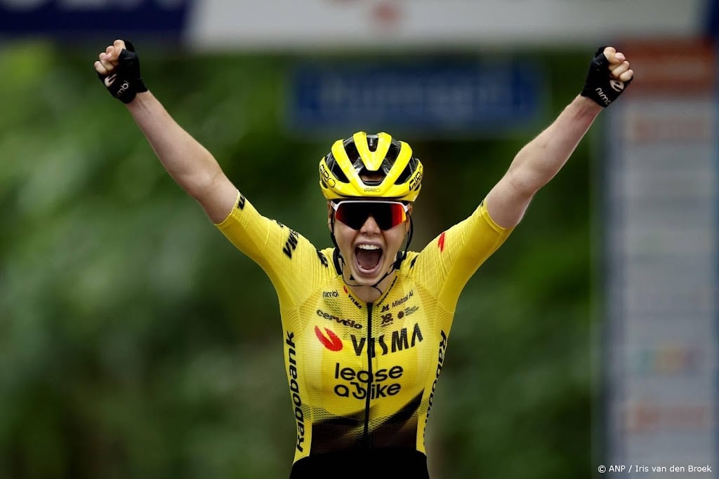 Wielrenster Nooijen verovert eerste nationale titel op de weg