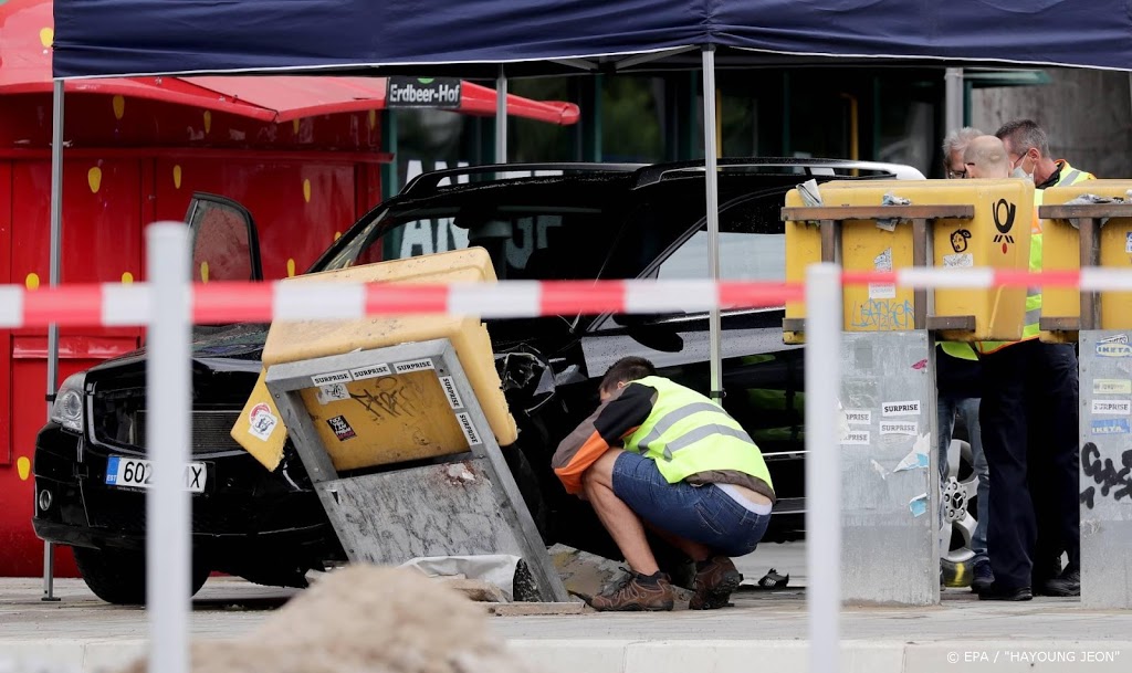 Man die inreed op groep mensen in Berlijn vrijgelaten
