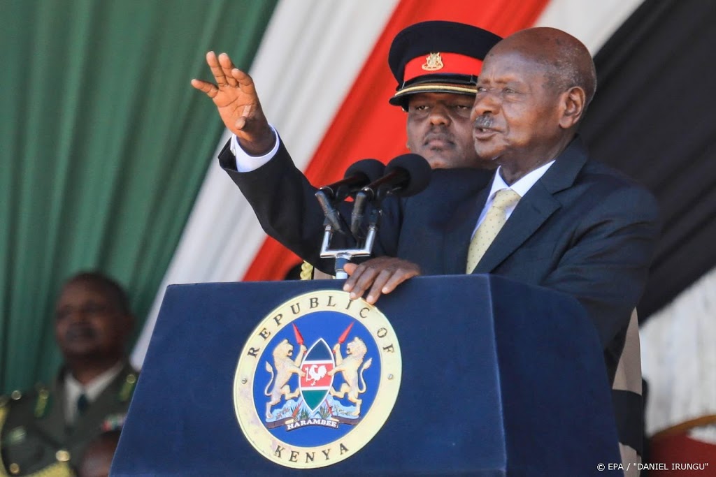 President Uganda doet gooi naar zesde termijn