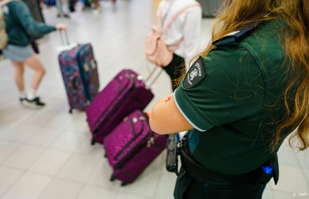 'Extra douane op Schiphol nodig voor coronacontroles'
