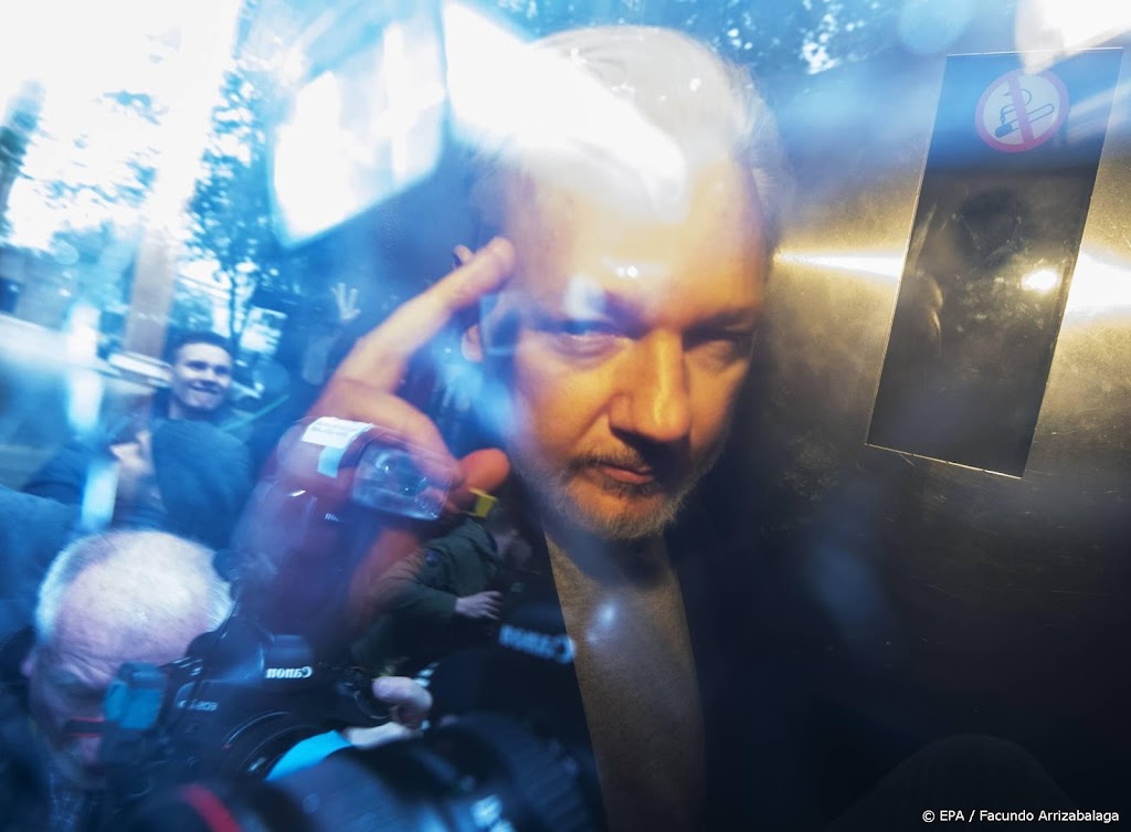 Julian Assange verliest Ecuadoraanse nationaliteit