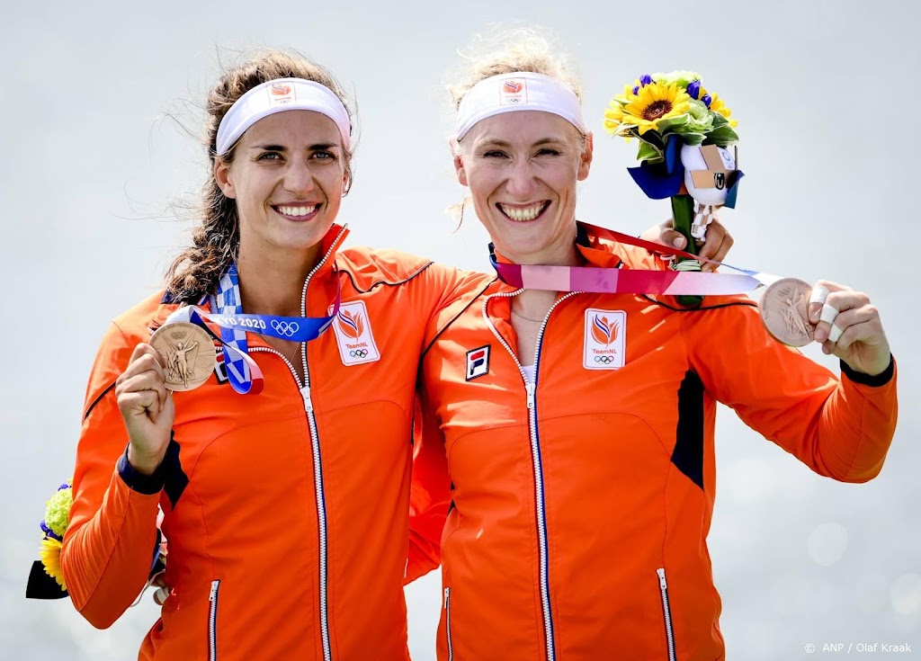 Roeisters De Jong en Scheenaard na brons: bedreven in hordelopen