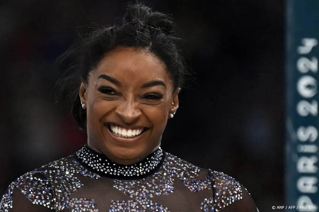 Turnster Biles straalt tussen de sterren in Parijs