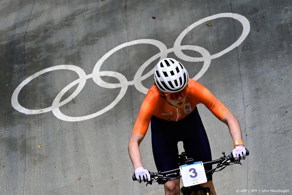 Mountainbikester Pieterse rijdt lek en grijpt naast medaille