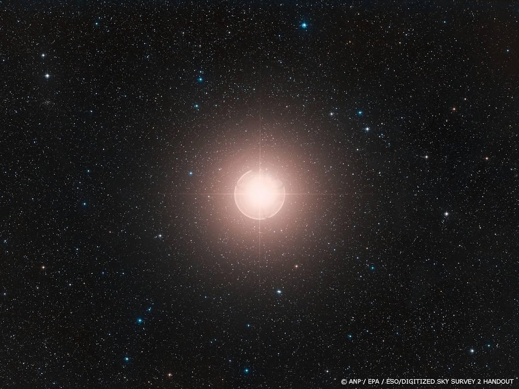 Onderzoekers ontdekken nieuwe ster rond beroemde ster Betelgeuze