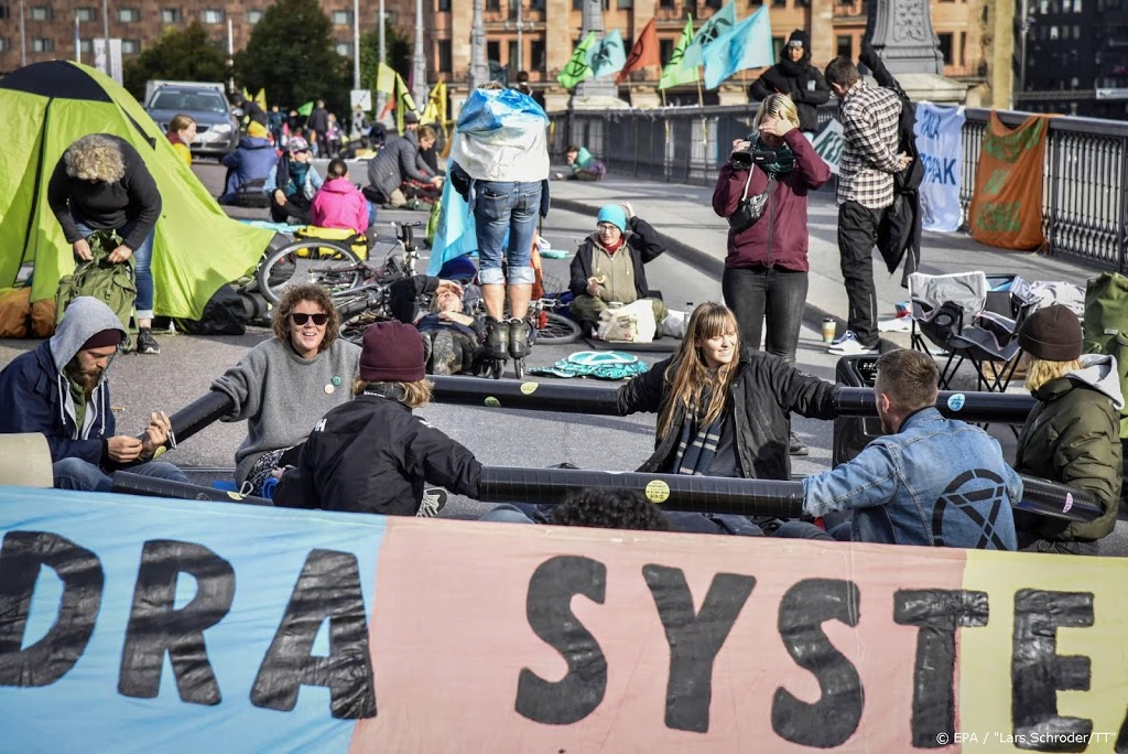 Politie grijpt in bij klimaatprotesten in Stockholm