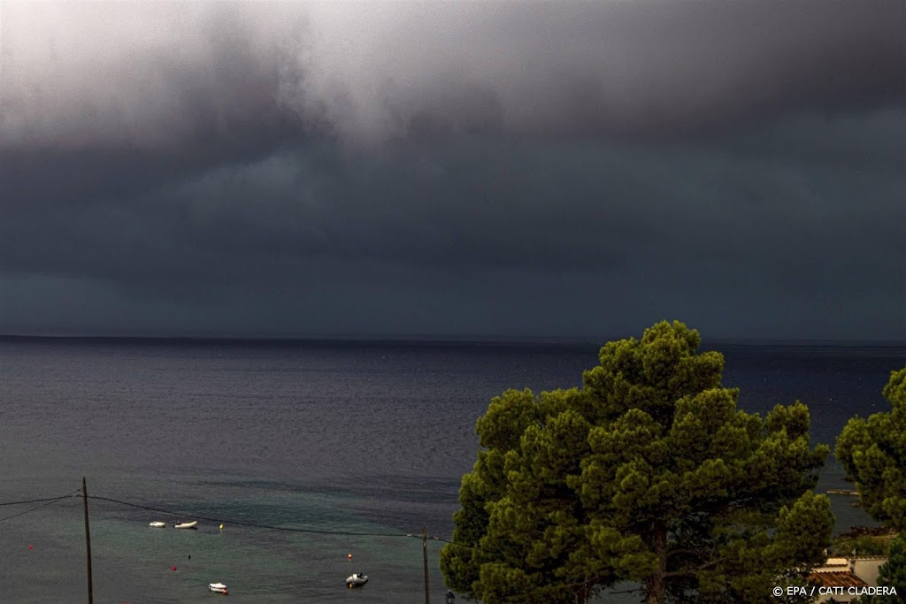 Cruiseschip botst met vrachtschip door stormweer Mallorca 