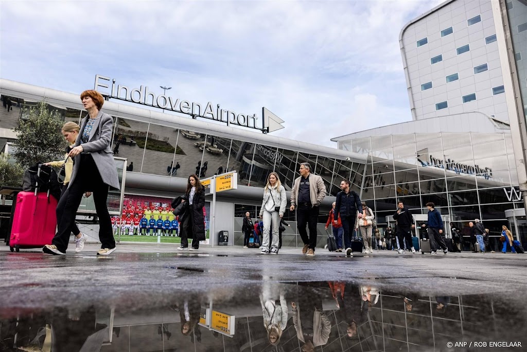 Grote storing legt vliegverkeer Eindhoven Airport plat