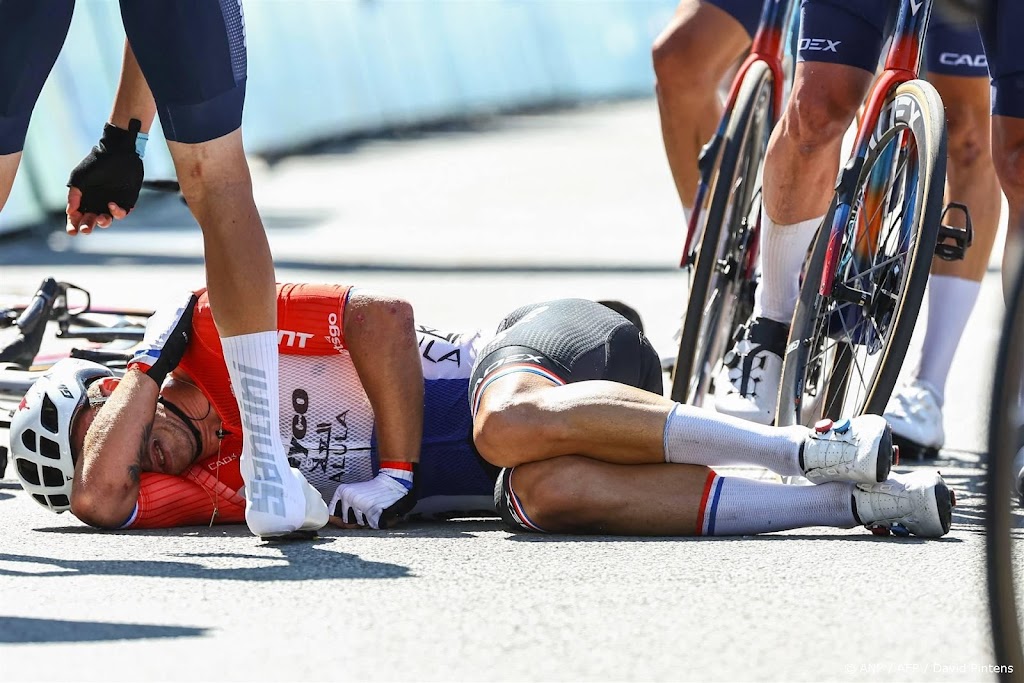 Wielrenner Groenewegen breekt sleutelbeen bij val in Renewi Tour