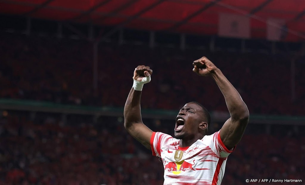 Bayer Leverkusen huurt verdediger Mukiele van Paris Saint-Germain