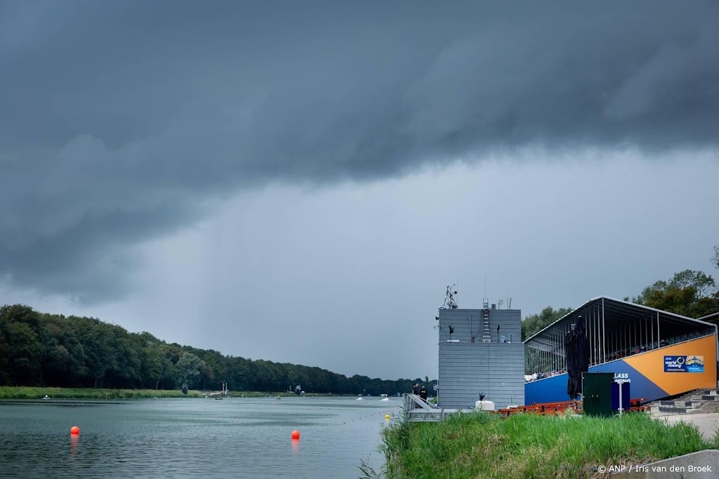 WK roeien wordt hervat na noodweer, finales naar voren gehaald
