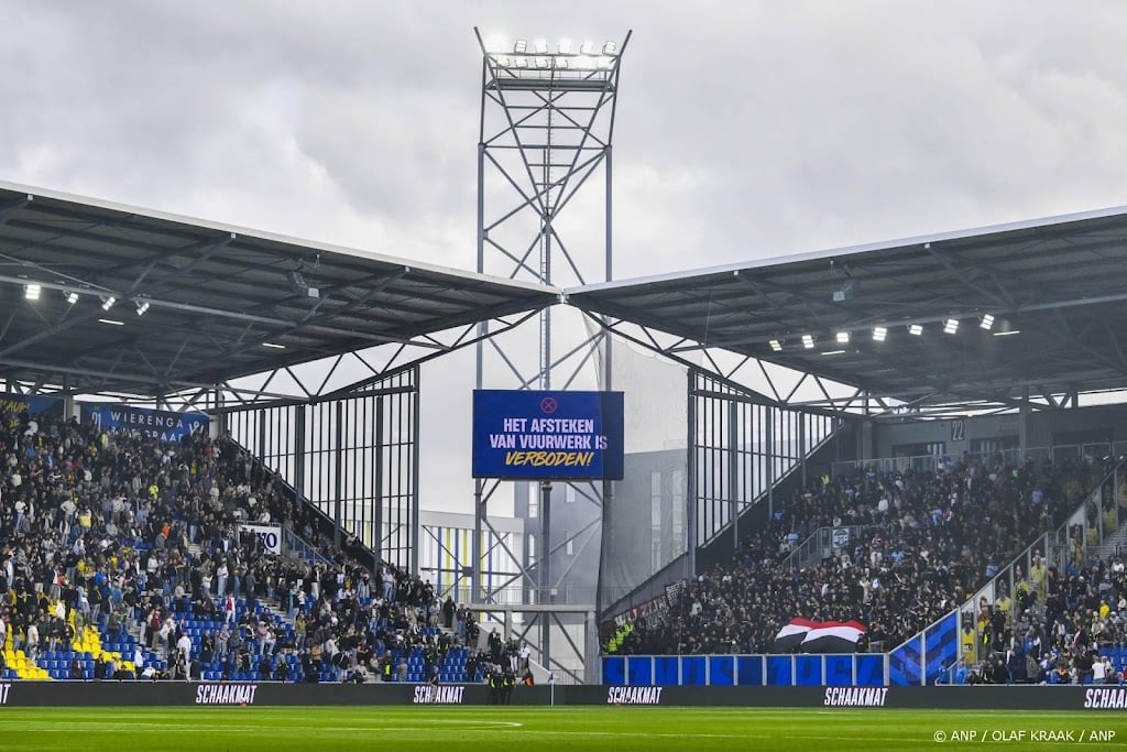 Feyenoord: opleggen stadionverboden om vuurwerkgeweld kost tijd