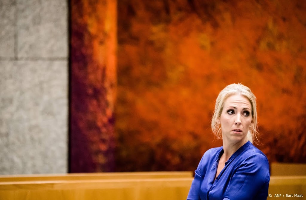 Oppositie: schuif dragen mondkapjes niet af op ondernemers