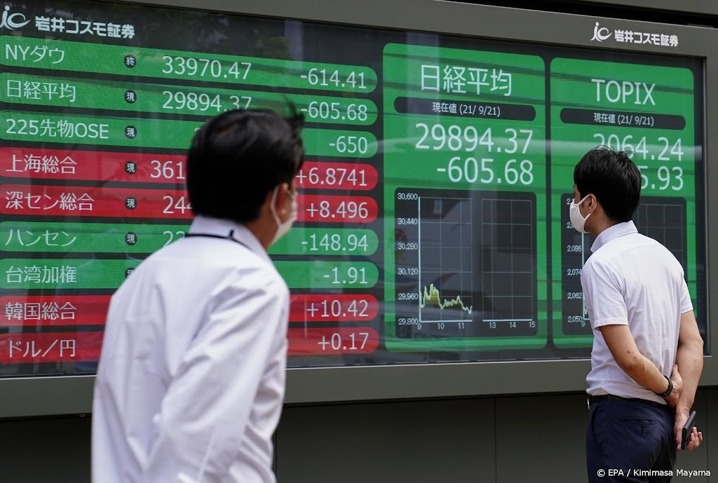 Japanse containervervoerders en chipbedrijven drukken Nikkei