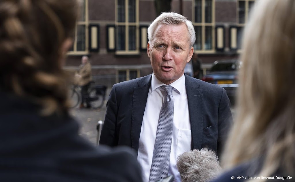 Van der Burg in gesprek met betrokkenen over 'chaos' bij Ter Apel