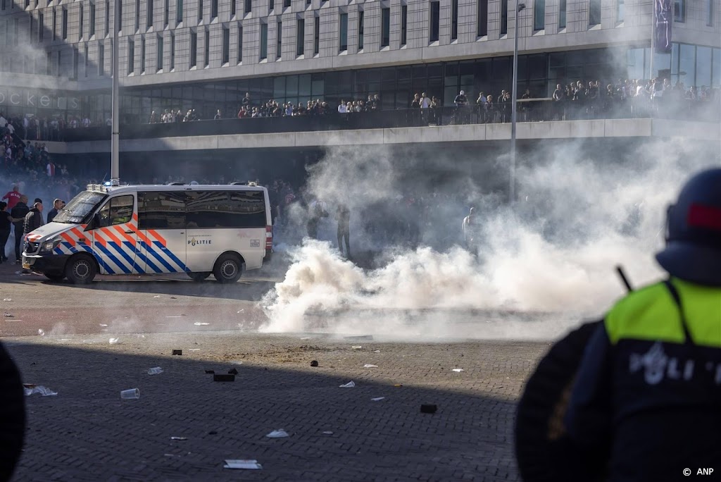Snelrecht voor 6 verdachten van openlijk geweld Ajax - Feyenoord