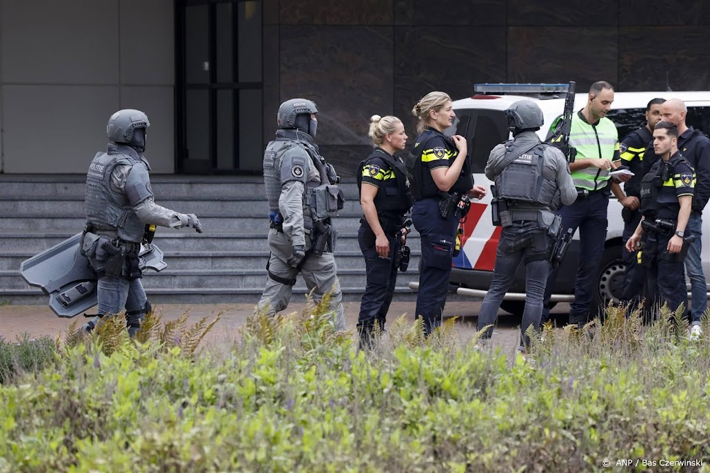 Politie doorzoekt Erasmus MC, verdachte mogelijk nog binnen