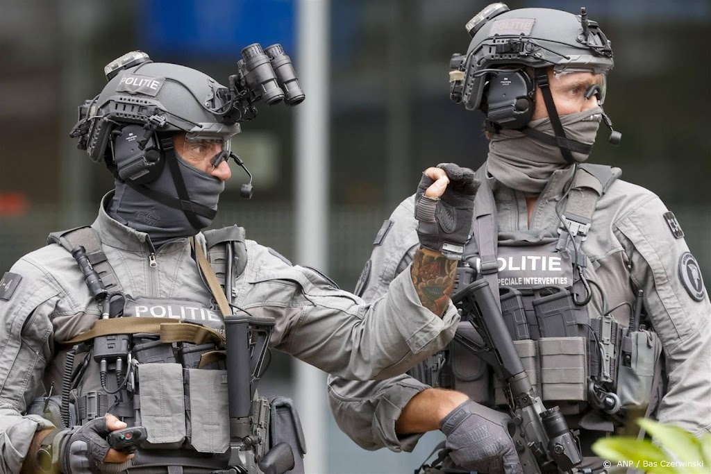 Agenten zoeken slachtoffers en verschanste mensen in Erasmus MC