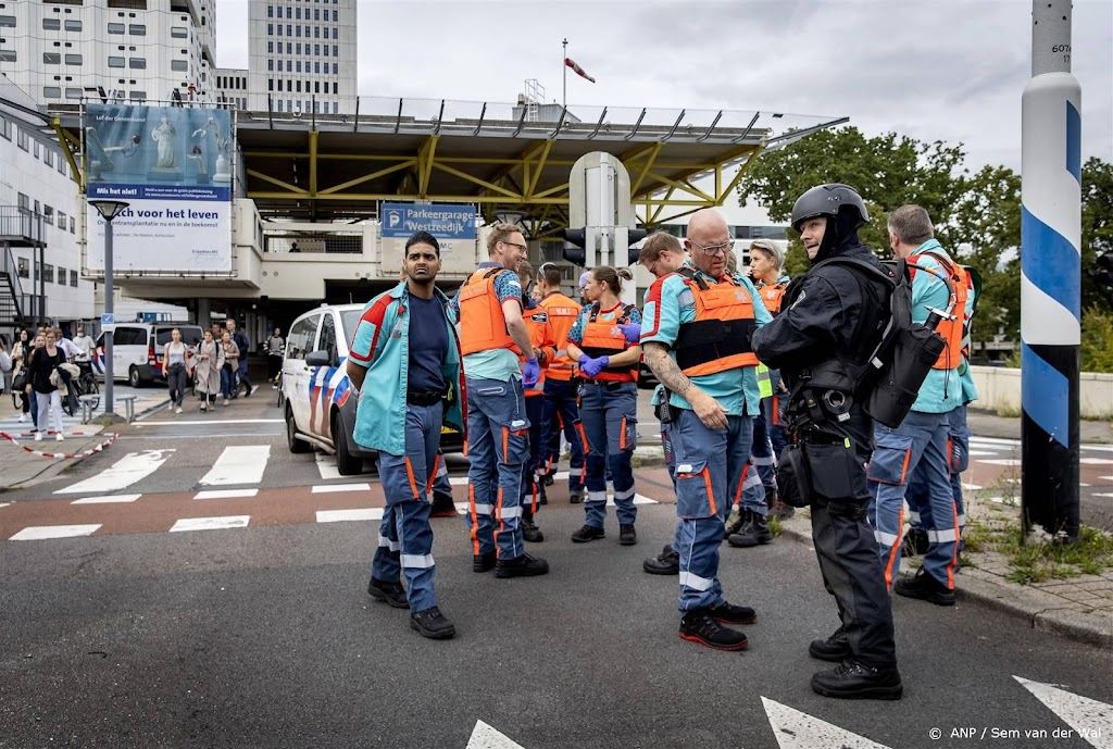 Koningspaar leeft mee met nabestaanden slachtoffers Rotterdam