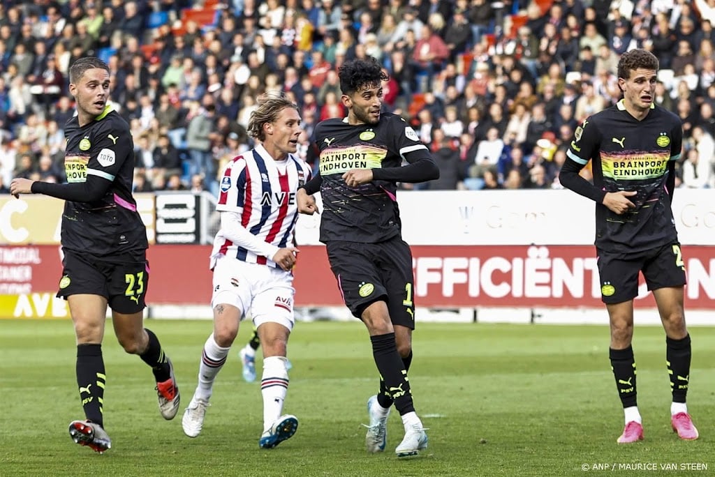 Spits Pepi helpt PSV met twee treffers aan uitzege op Willem II
