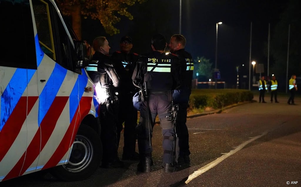 Politie: signalen over onrust azc Den Bosch, mensen gecontroleerd