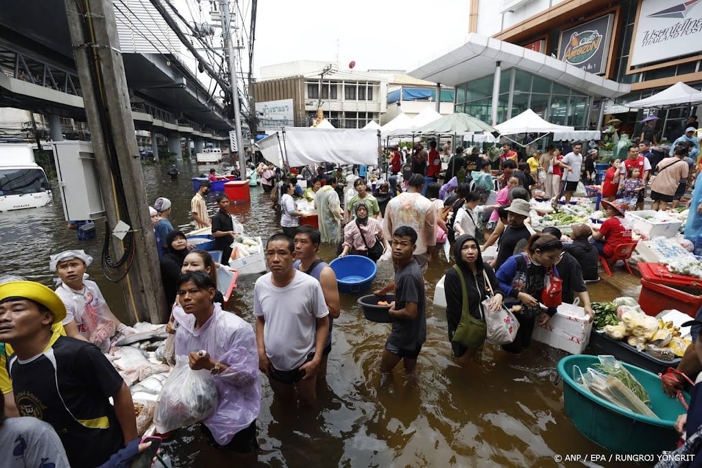 Duizenden inwoners Bangkok in noodopvang na noodweer