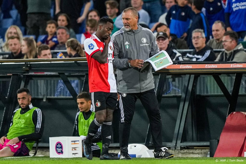 Feyenoord legt assistent-coach De Wolf tot medio 2025 vast