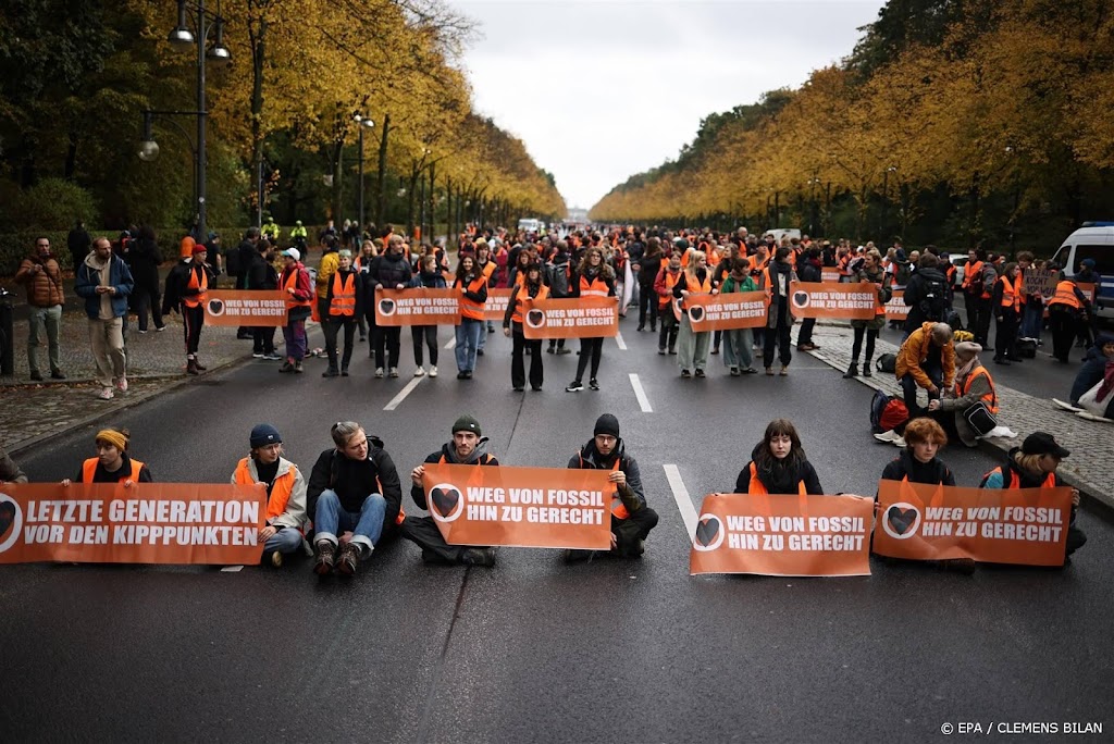 Nederlandse activisten opgepakt tijdens bezetting Berlijnse weg 