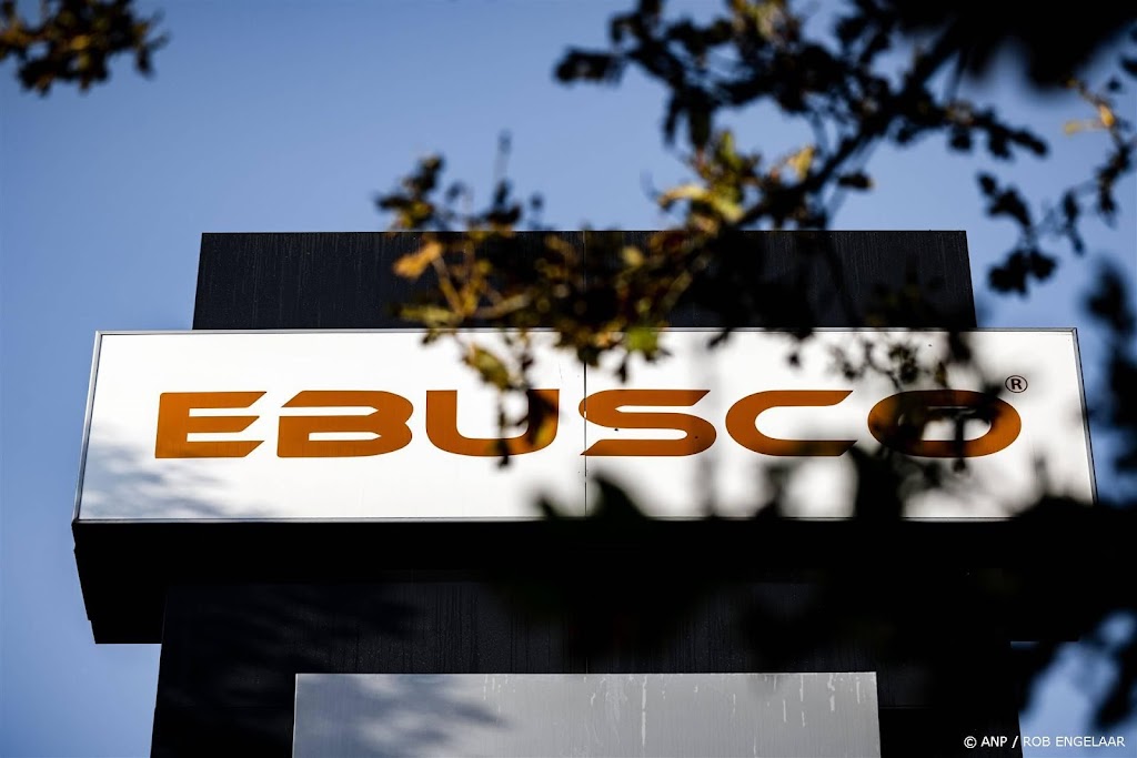 Ebusco weer hard omlaag op Damrak na eerdere opleving