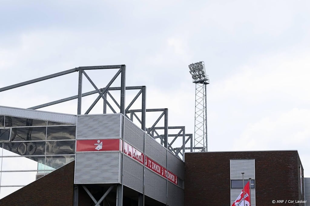 De Graafschap en FC Emmen verliezen van amateurs in beker