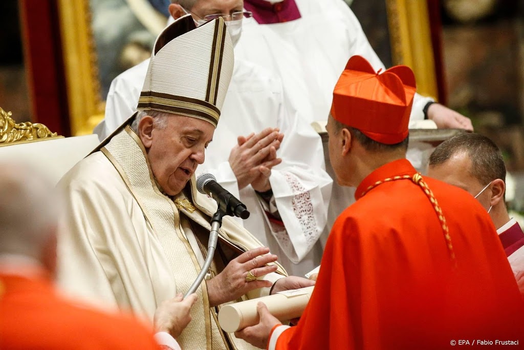 Paus hoopt dat nieuwe kardinalen 'rechte weg volgen'