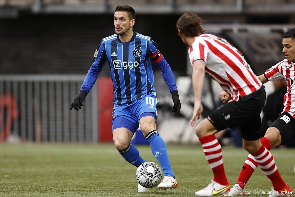 Sparta tegen Ajax even onderbroken vanwege vuurwerk 
