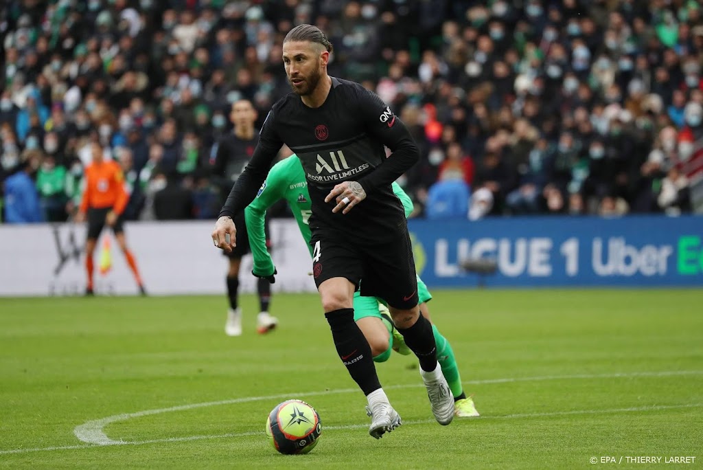 PSG wint zonder geblesseerde Wijnaldum van Saint-Étienne 