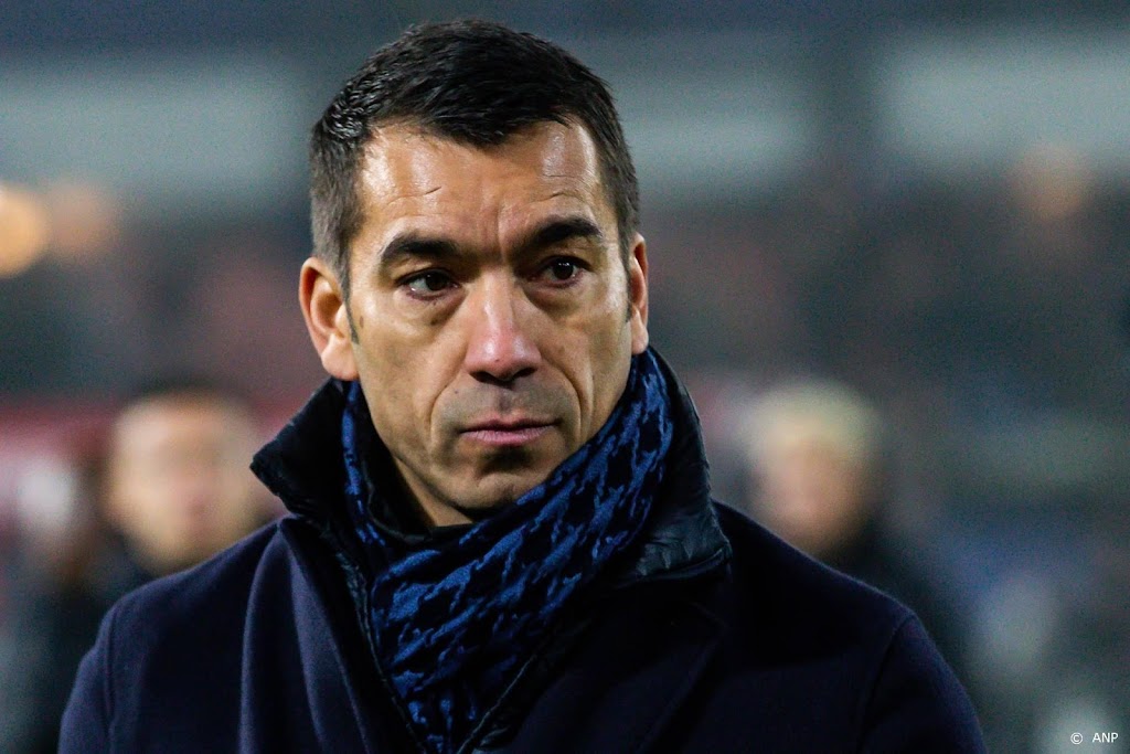 Van Bronckhorst wint ook eerste competitiewedstrijd met Rangers
