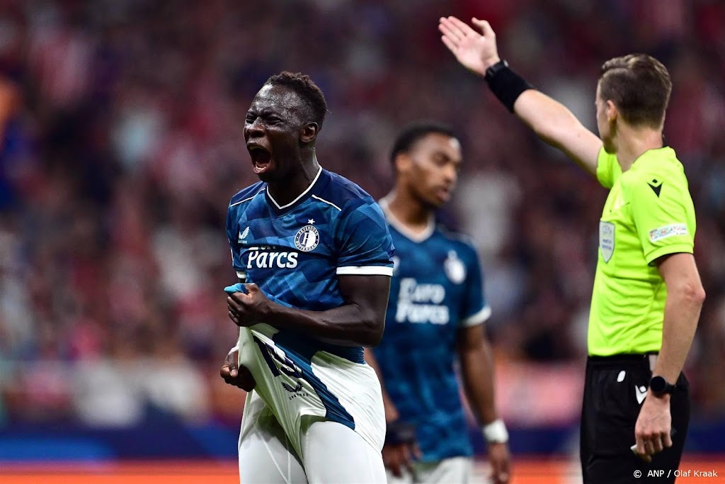 Feyenoord start met rechtsbuiten Minteh tegen Atlético Madrid 